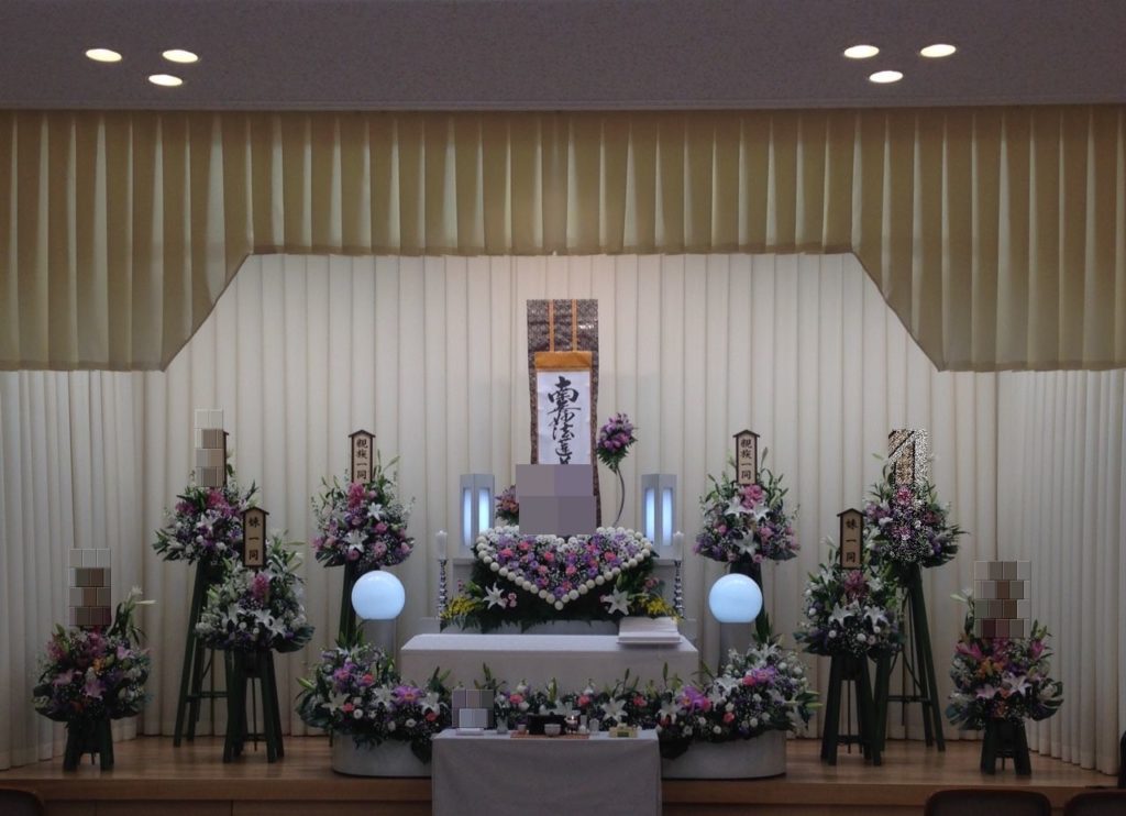 堺市立斎場第2式場　ハートの形の生花祭壇