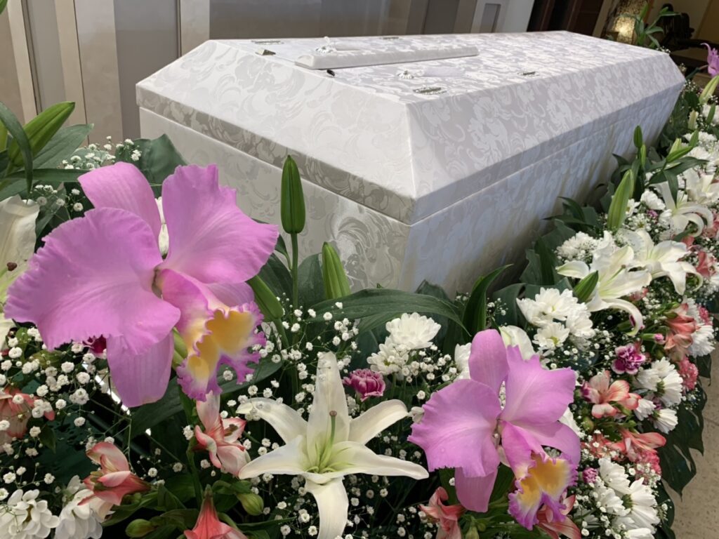 令和元年5月11日　棺周り　生花祭壇