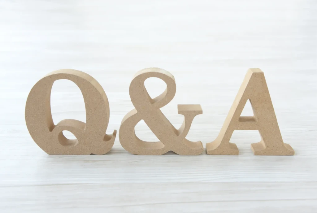 堺市の家族葬でよく寄せられる、棺に入れてよい物・避ける物に関する質問をまとめたQ&Aのイメージ