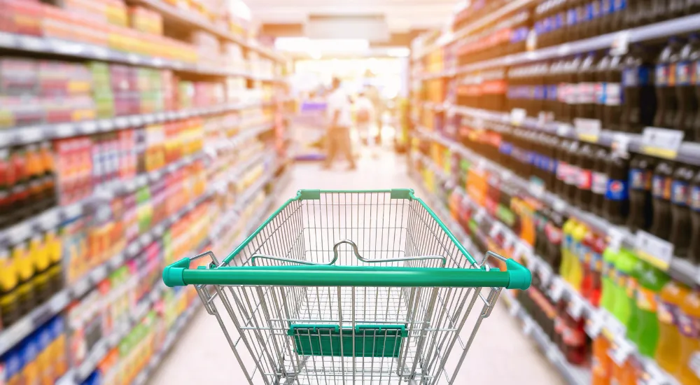 堺市立斎場周辺で利用できるコンビニやスーパー、ATMの場所を確認するイメージ