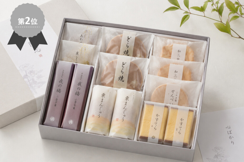 堺市の家族葬で香典返しとしてお渡しする和菓子やお菓子詰め合わせのイメージ