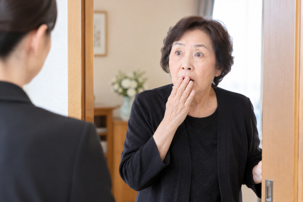 堺市で葬儀後に突然の弔問を受け、対応に戸惑うご家族の様子